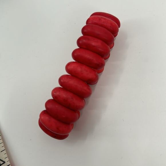 Red stone stretchy bracelet - Picture 3 of 4